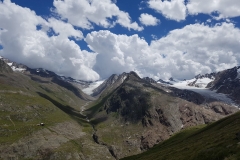 die andere Seite des Tals mit der Langtalereckhütte