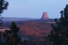 der Devil´s Tower im Abendrot ...
