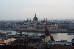 das Parlamentsgebäude an der Donau