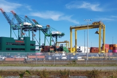 Der Dicke wartet tapfer am Hafen in Halifax auf uns