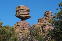 Big Balanced Rock: 1.000 t Gewicht balancieren auf gut 1/4 Qm Grundfläche