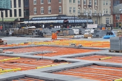 neue Rohre für die Fußbodenheizung am Marktplatz
